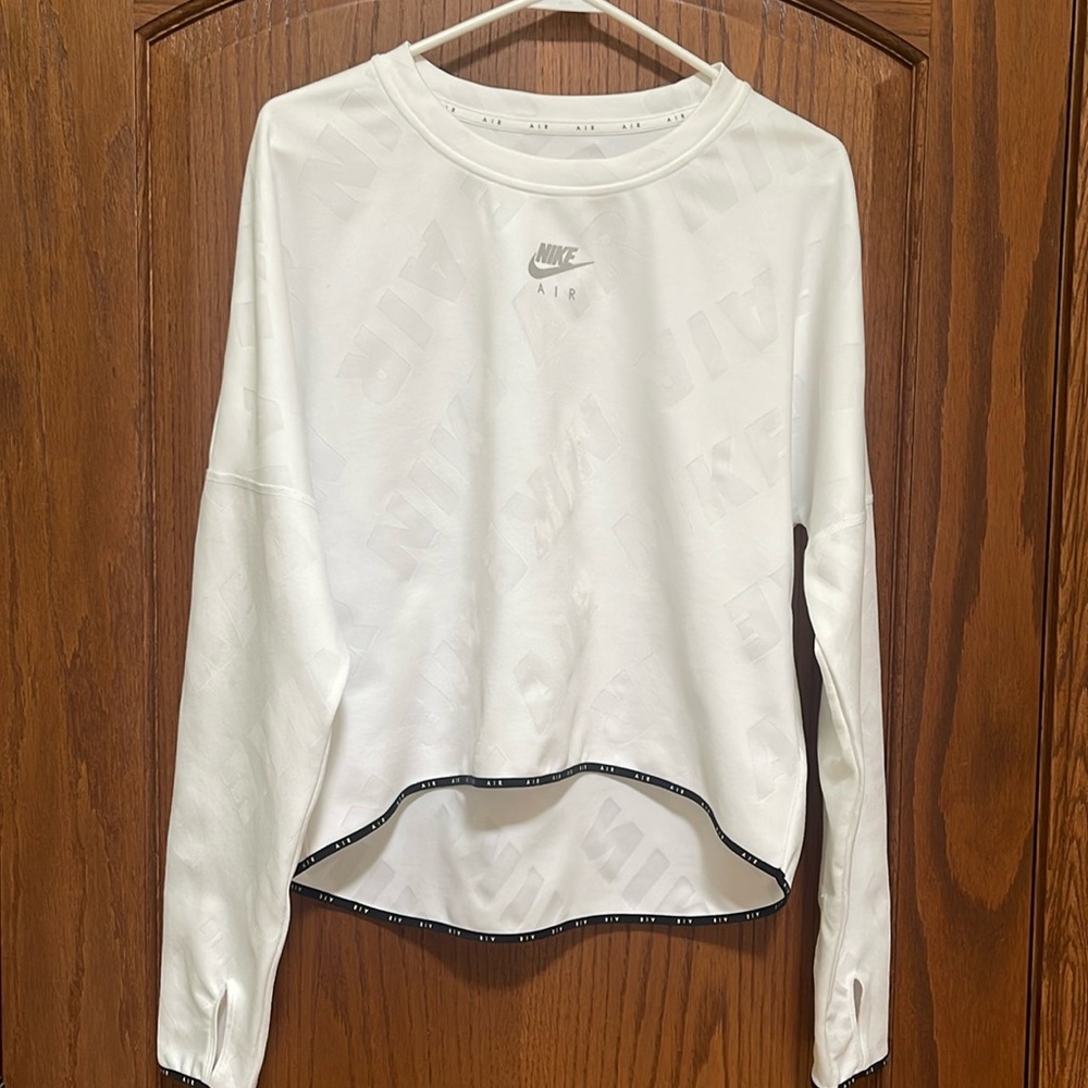 Women’s Nike high low cropped top